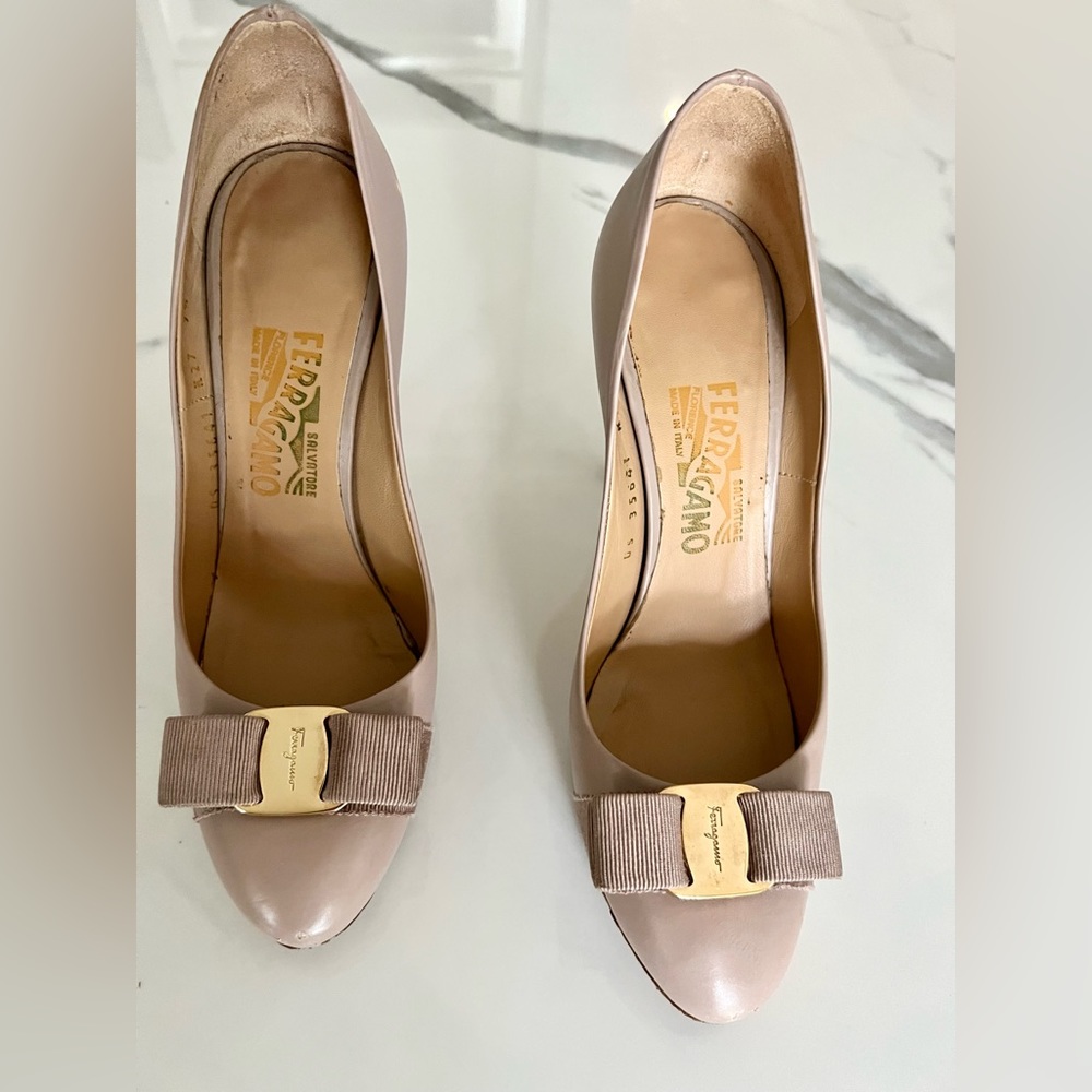 Ferragamo leather heels- classic with bow and gold hardware.